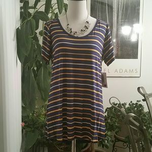 NWTS Lularoe Classic T